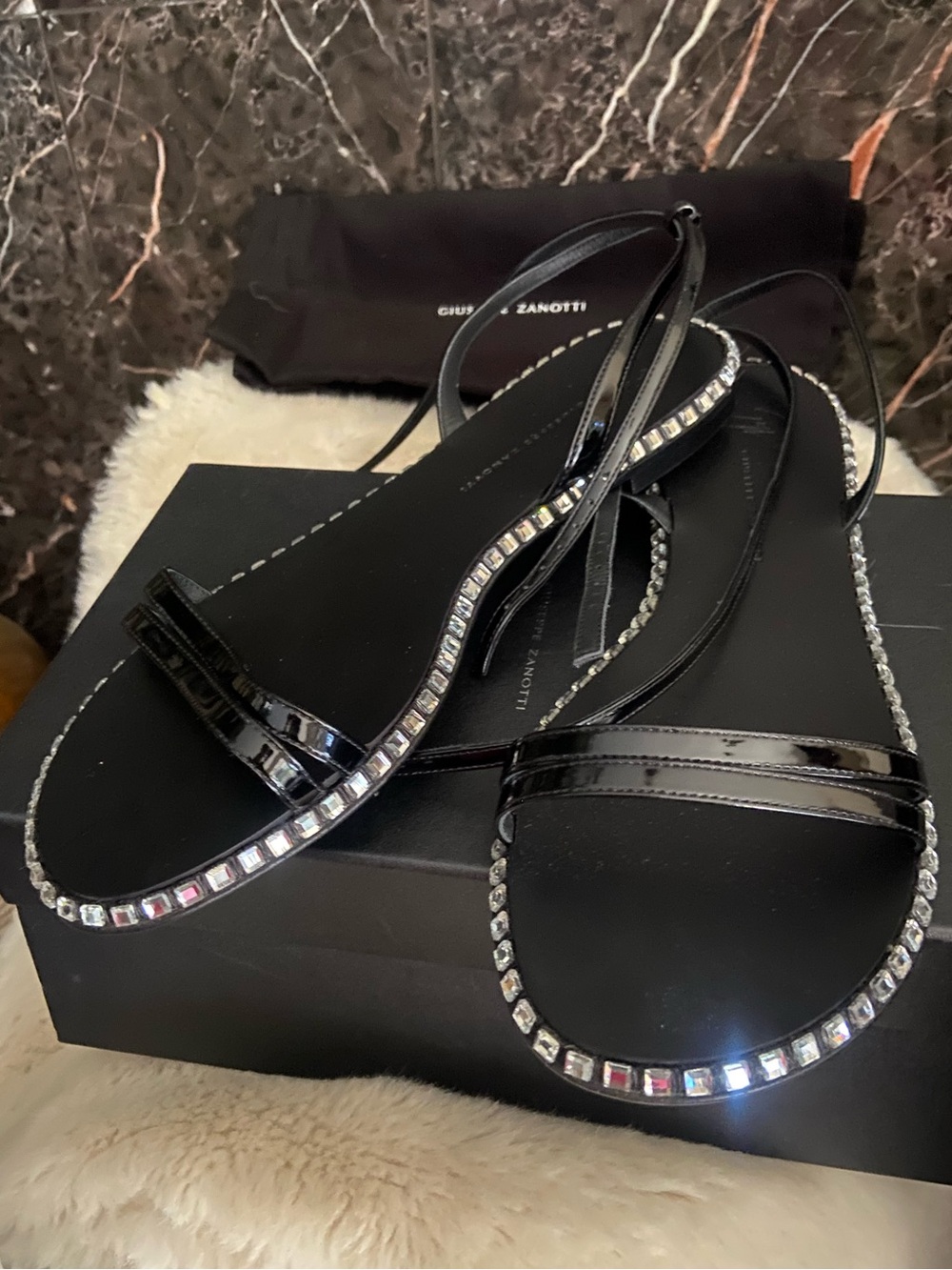 Gorgeous Giuseppe Zanotti Bellatricks Crystal Embellished Leather Sandals. 💎 NWT